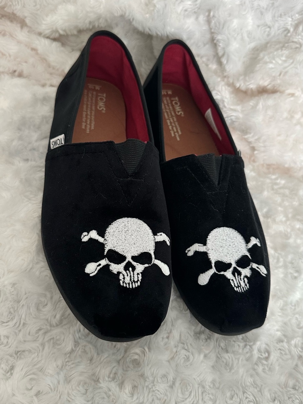 (NWOT) TOMS *RARE* Men’s Velvet Slip Ons